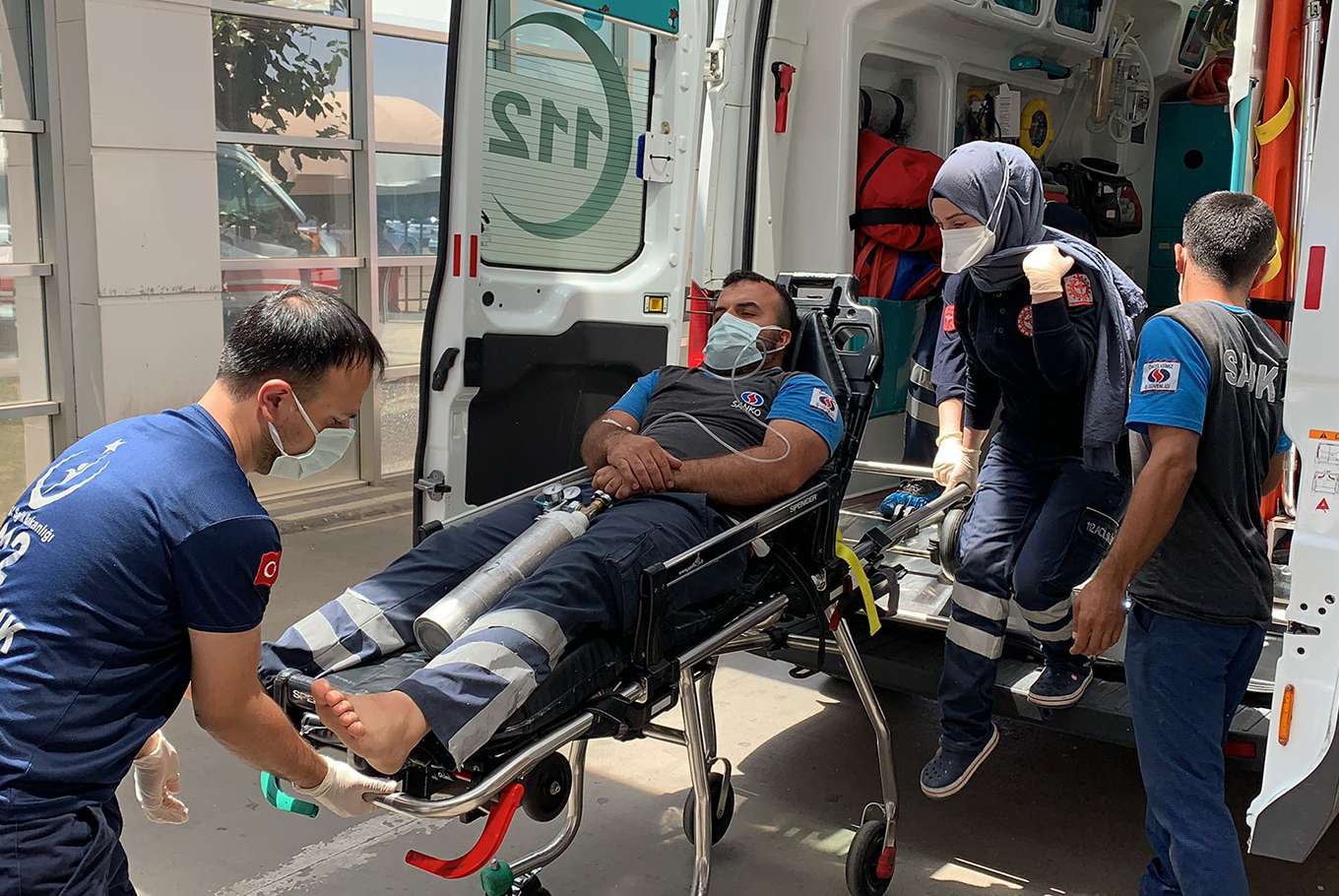Metan gazından zehirlenen iki kişi hastaneye kaldırıldı Metan gazından zehirlenen iki kişi hastaneye kaldırıldı